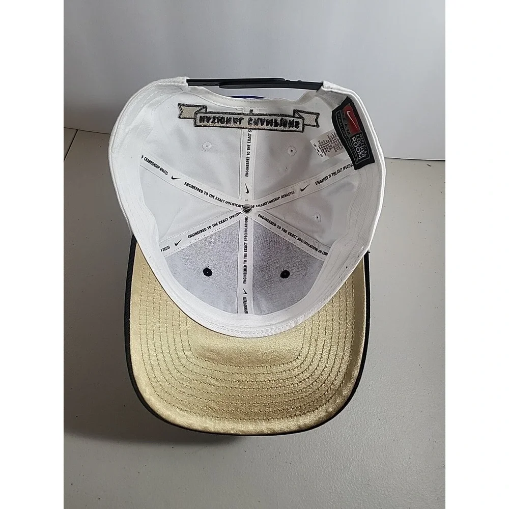 NIKE UConn Huskies 2024 Mens Basketball National Champions Locker Room Hat